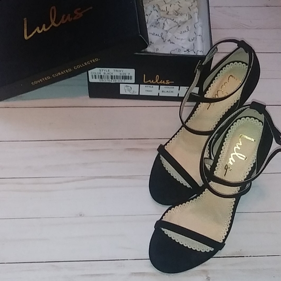 Lulus Shoes - Lulus black high heels